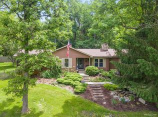 43W996 Oakleaf Dr, Elburn, IL 60119