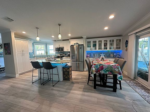 4th image of 1119 Periwinkle Way Unit 362