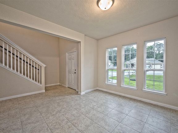 2nd image of 631 Linnwood Dr W