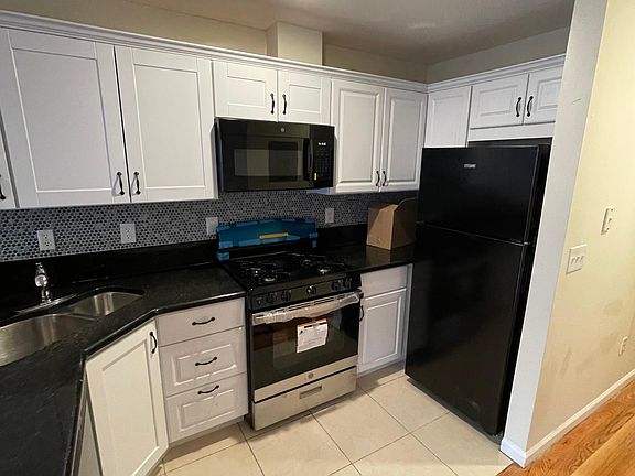 5th image of 83 Jefferson Ave APT 1