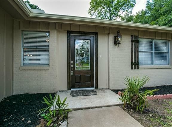 3rd image of 2713 Hollywood Dr