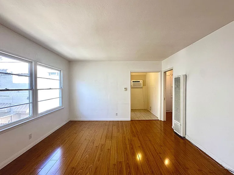 320 S. Rexford Drive — Photo 4