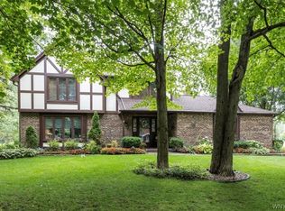 116 Glen Oak Dr, East Amherst, NY 14051