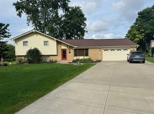 1718 Pruit Dr, Highland, MI 48356