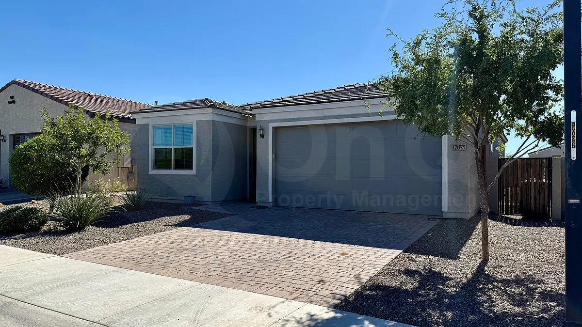 2 bed, 2.0 bath, 1361 sqft, $1,799 — Photo 2