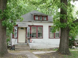 323 Crescent Pl, Waterloo, IA 50703