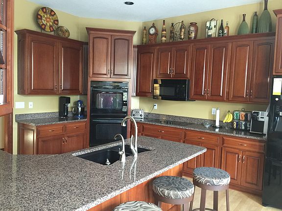 Kitchen Breakfast Bar