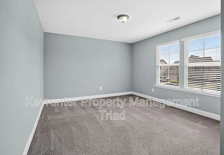 504 Eagles Way — Photo 30
