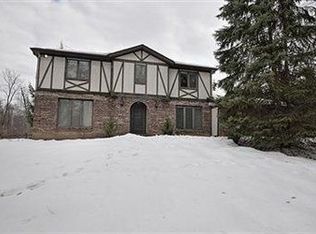 9144 E Washington St, Chagrin Falls, OH 44023