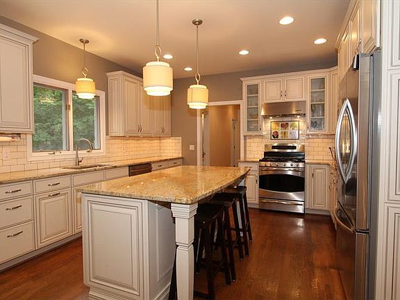 4th image of 857 Miamiridge Dr