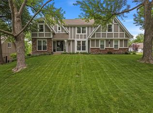 2561 NW Bent Tree Cir, Lees Summit, MO 64081