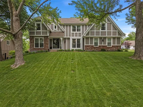 2561 NW Bent Tree Cir, Lees Summit, MO 64081