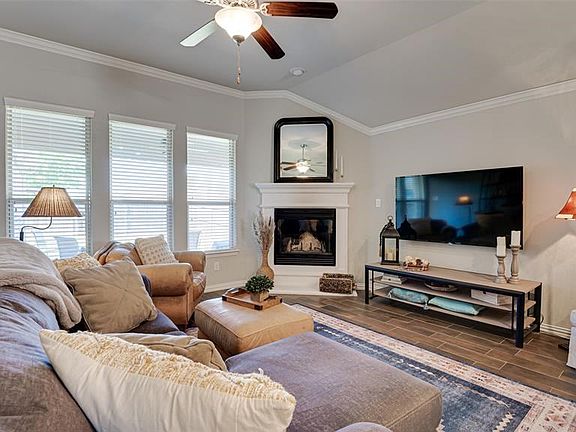 3rd image of 266 Churchill Dr