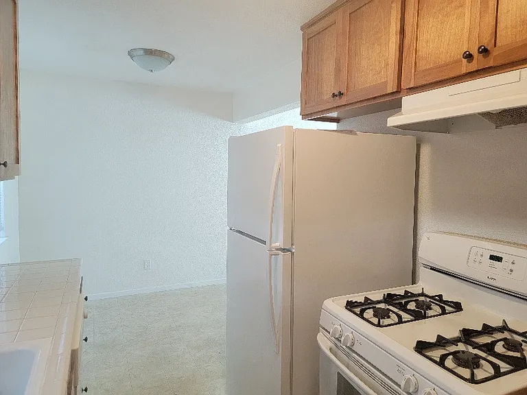 1221 W St #A — Photo 8
