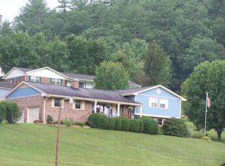 140 Hendrick Pl, Mountain City, TN 37683