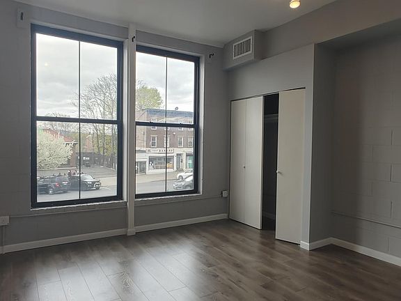 3rd image of 226 Broadway #1
