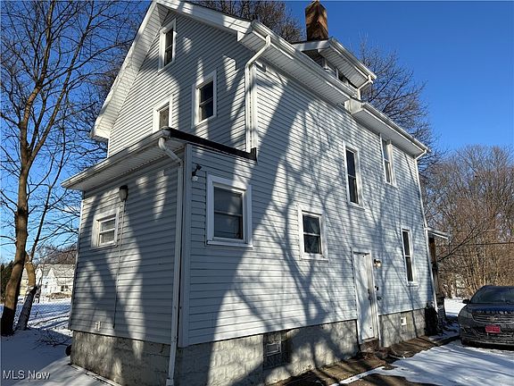 4th image of 1026 Marion Pl