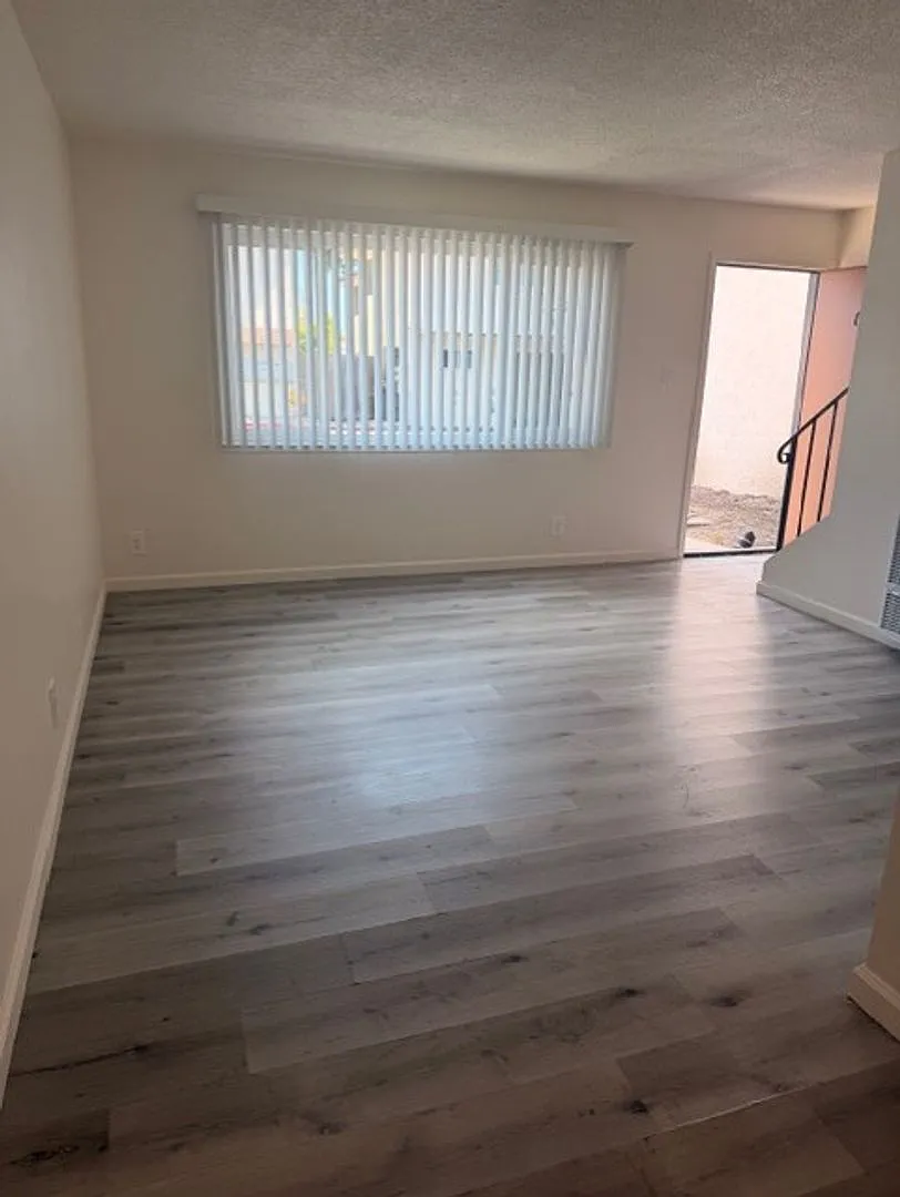 Dixon Townhouse — Photo 4