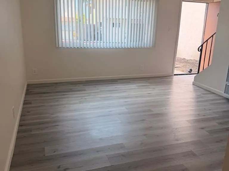Dixon Townhouse — Photo 3