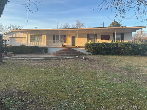 607 W 3rd St, Tahlequah, OK 74464