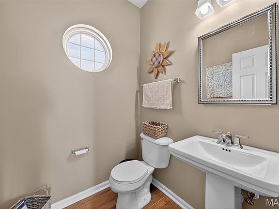 5th image of 1016 Glengarry Dr
