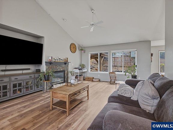 3rd image of 3328 Avondale Pl