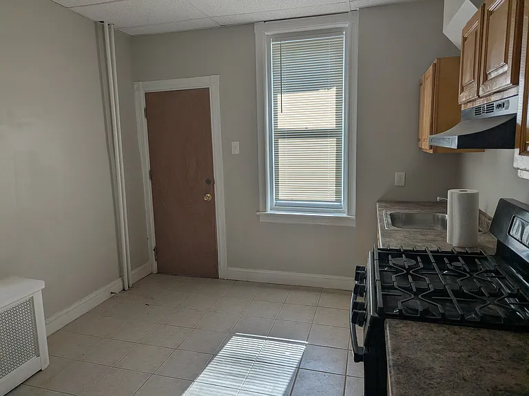 950 N Saint Bernard St — Photo 12