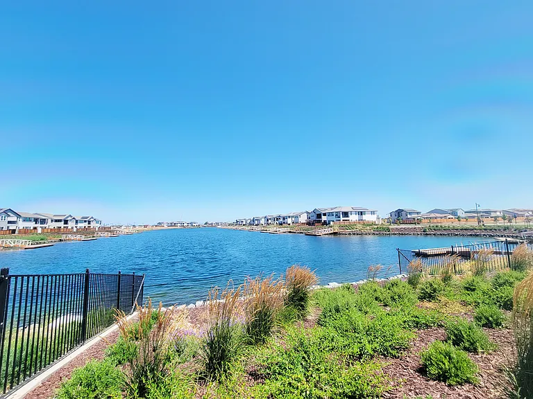 1 minutes walk from the house
