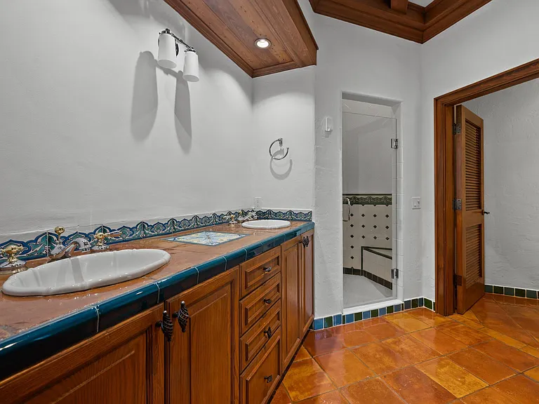 240 N Ocean Blvd — Photo 29
