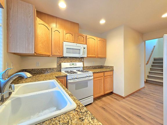 4th image of 6115 81st Pl NE