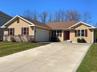 440 Thurow Dr, Oconomowoc, WI 53066