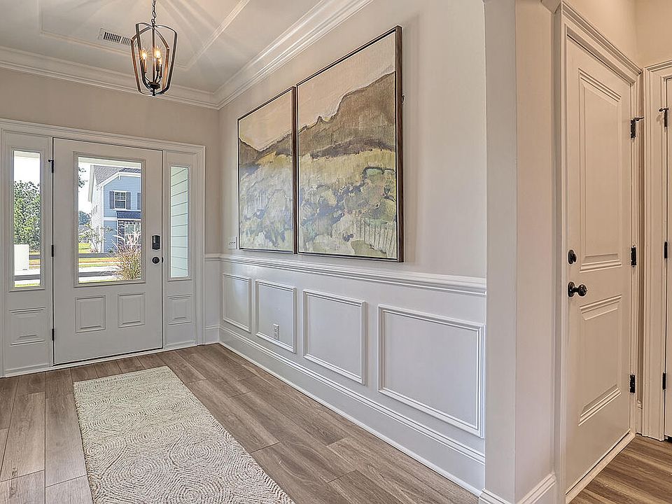 2nd image of 197 Grange Cir