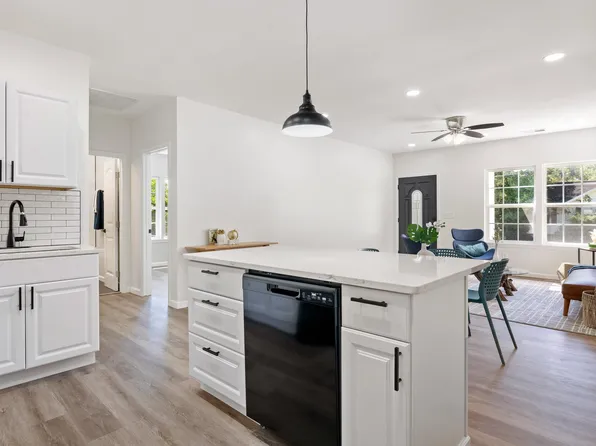 812 7th Ave, Midfield, AL 35228