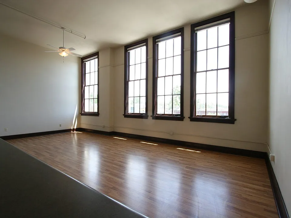 301 Central Ave NE #206