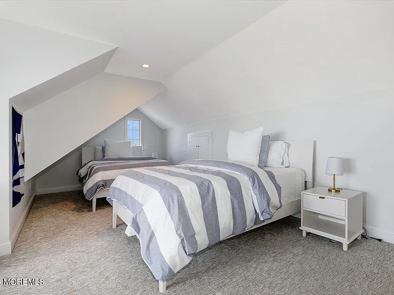 108 Glimmer Glass Cir — Photo 24