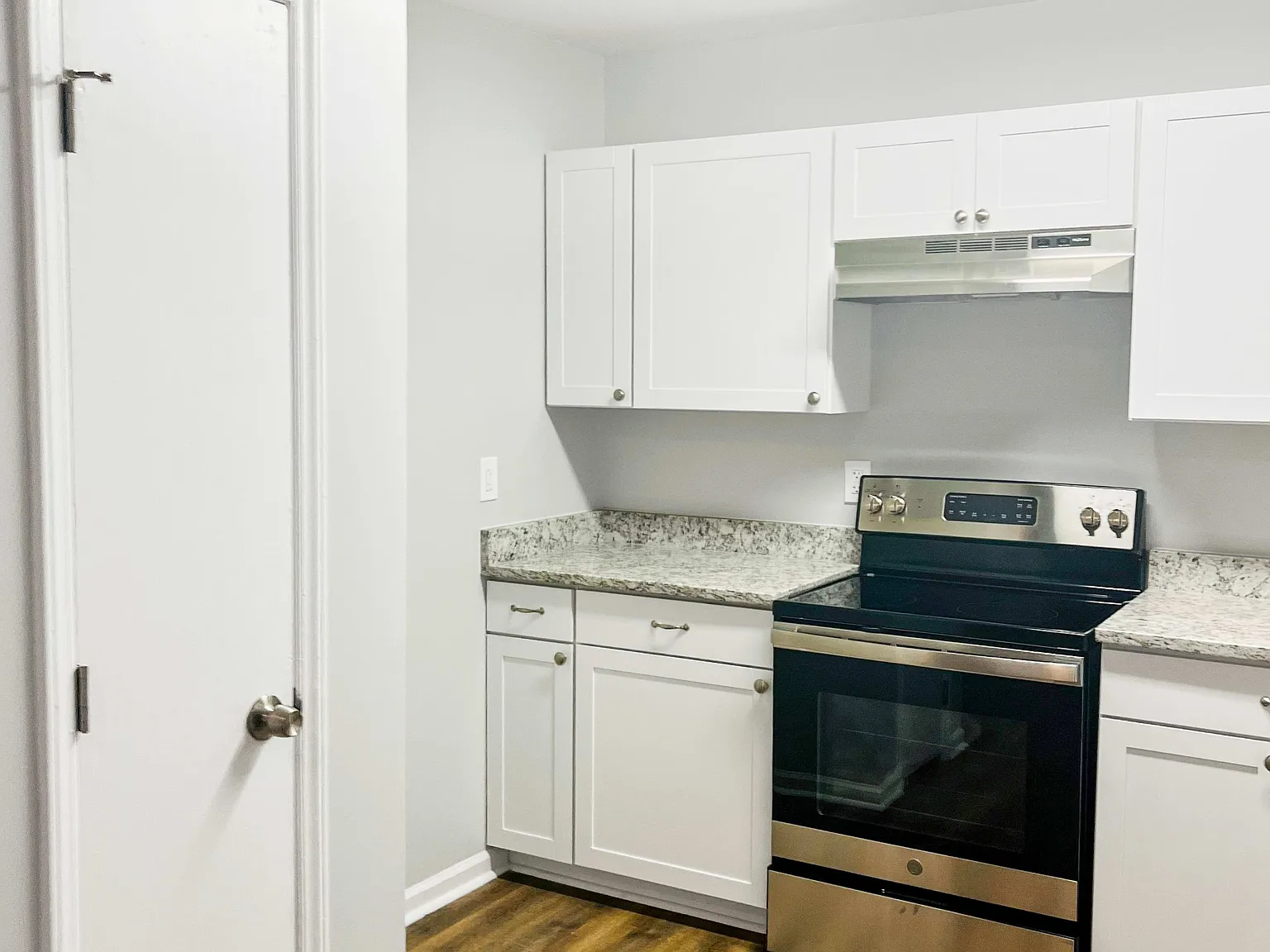 3 bed, 2.0 bath, 1160 sqft, $1,810 — Photo 3