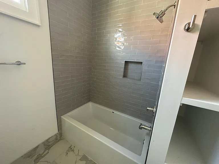 4502 Prytania St — Photo 2