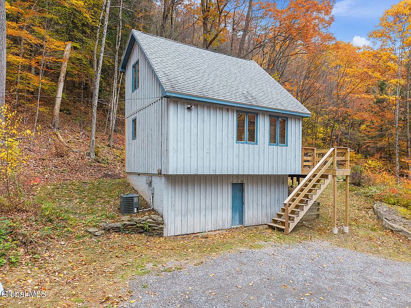 3rd image of 1083 Westkill Road