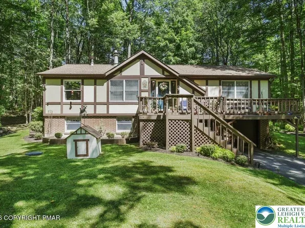 137 Outer Dr, Pocono Lake, PA 18347