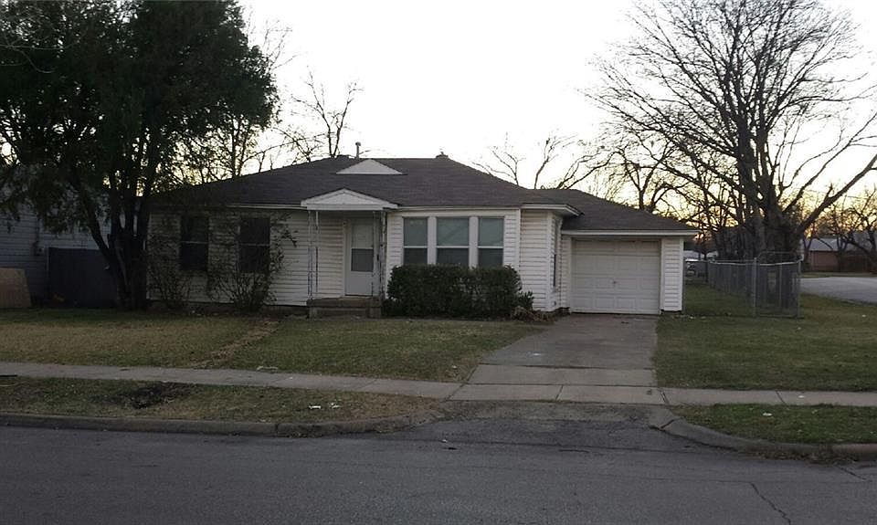 2nd image of 601 Tamara Ln