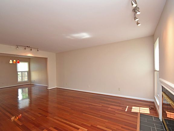 3rd image of 3470 Forestoak Ct