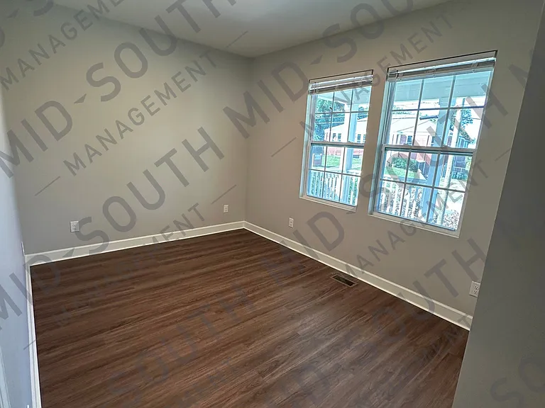325 N Dean St — Photo 12