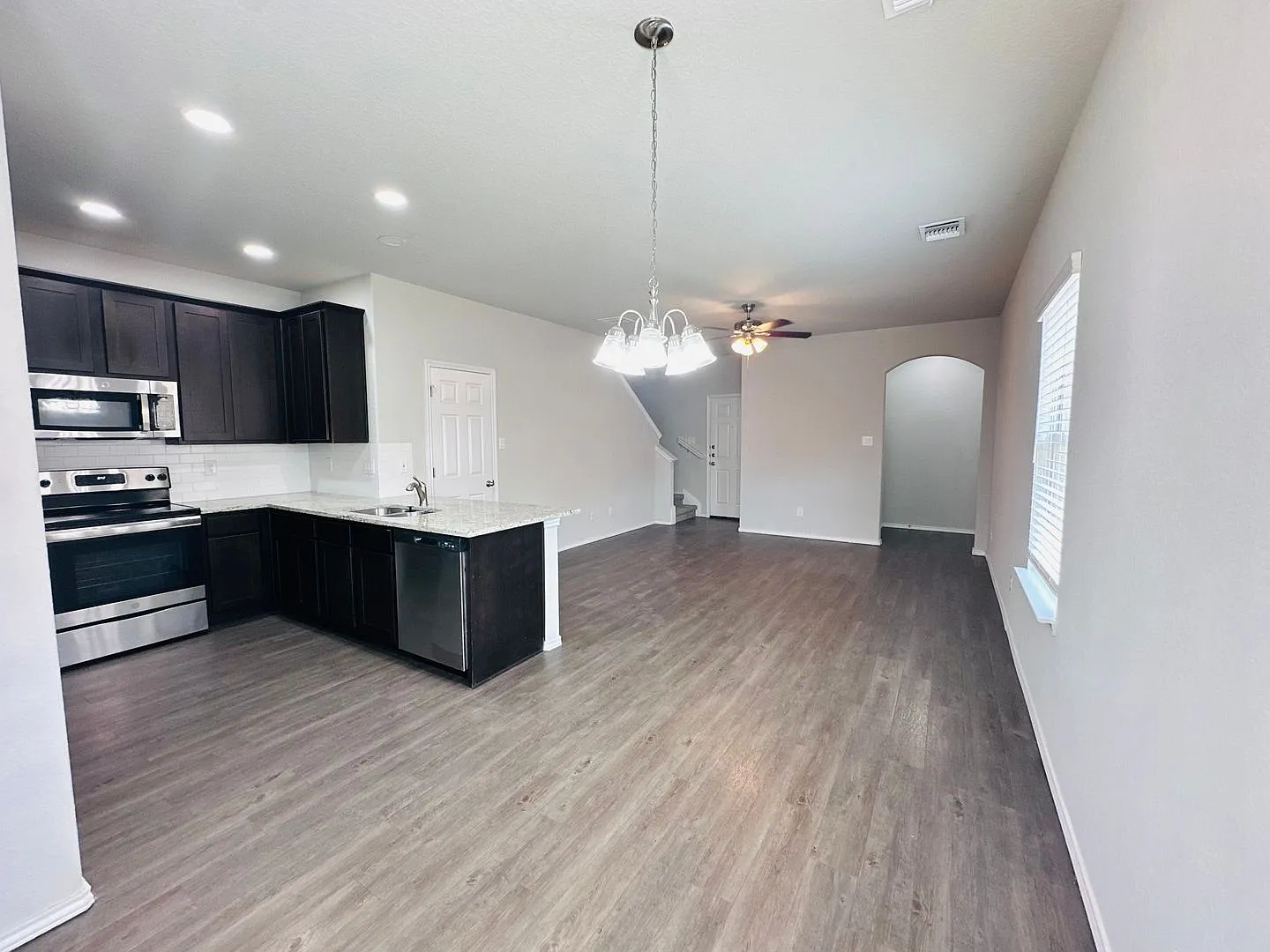 Beautiful 3/2.5 Townhome Minutes to Randolph AFB — Photo 4