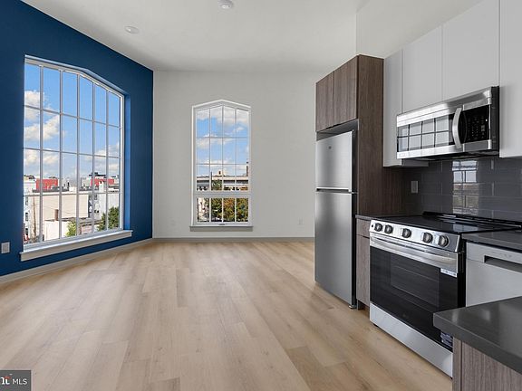 4th image of 689 N Broad St #204