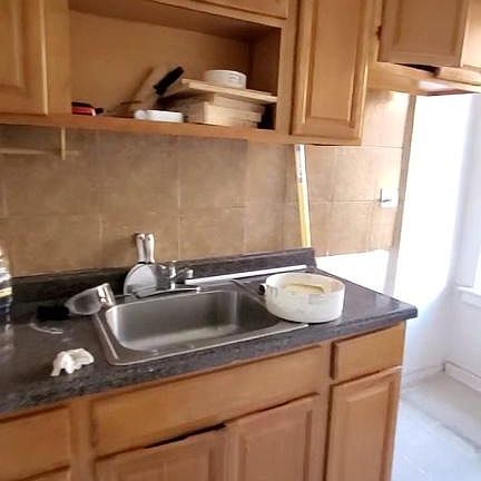 4th image of 2322 Loring Pl N #B2
