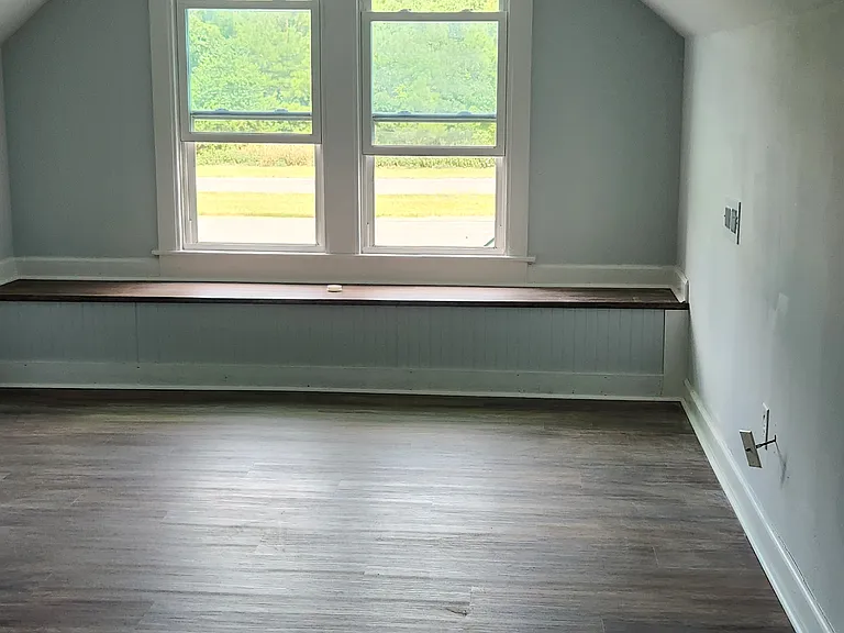 2nd floor area with bathroom