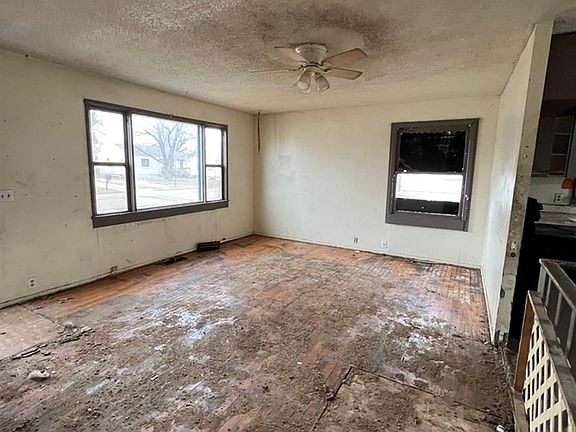 2nd image of 877 Pontiac Ave