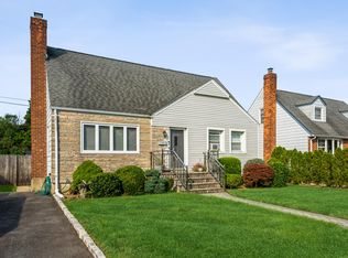 14 Aster Ave, Merrick, NY 11566