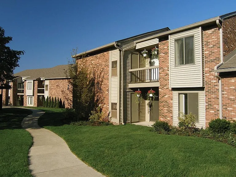 Creekside of Farmington Hills Apartments — Photo 45