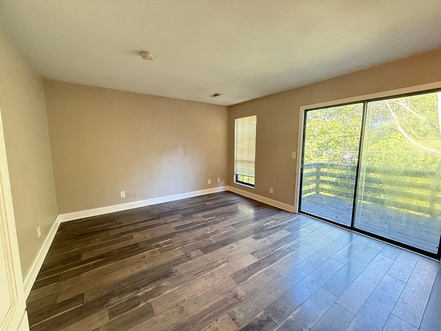 1 bed, 1.0 bath, $1,100 — Photo 2